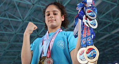 Yüzmede 130'u aşkın madalya aldılar, hedefleri dünya kupası
