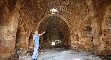 Zamana direnen 750 yıllık kervansaray restore edilmeyi bekliyor