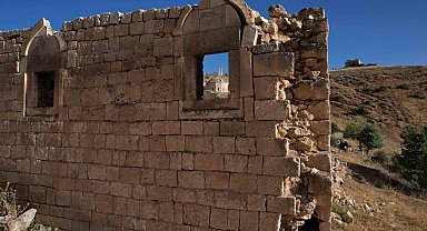 170 yıllık Abrenk Kilisesi kendi haline terk edilmiş durumda