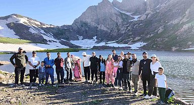 35 dağcı Sat Gölleri'nin güzelliklerini görme fırsatı buldu