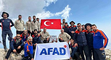 AFAD personeli 15 Temmuz şehitleri için Artos Dağı'na tırmandı