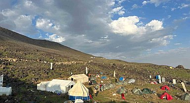 Ağrı Dağı' tırmanışı sırasında hayatını kaybeden 10 dağcı anıldı