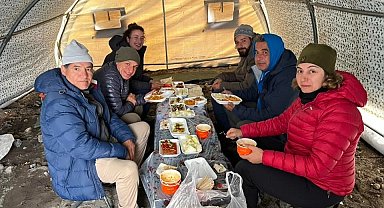 Ağrı Dağı'nda iki dağcı 4 bin 600 metrede fırtına ve siste yollarını kaybettiler, donarak öldüler