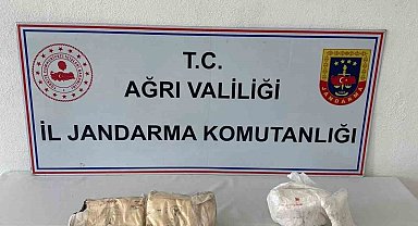 Ağrı'da 2 kilo afyon sakızı ve 1,3 kilo metamfetamin ele geçirildi