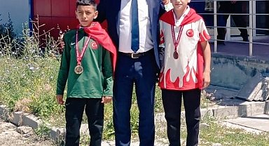 Ağrı'da genç güreşçilere coşkulu karşılama