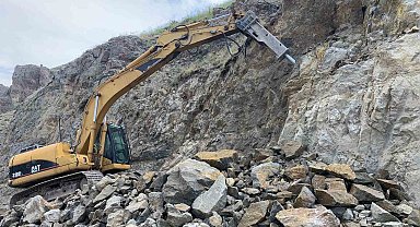 Ağrı'da sondaj, zemin stabilizasyon, yol genişletme çalışmaları devam ediyor