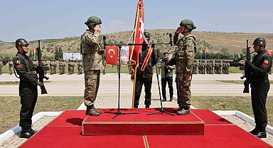 Alayda sancak devir teslimi coşkusu