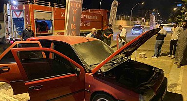 Aniden alev alan araçtaki yangın söndürüldü