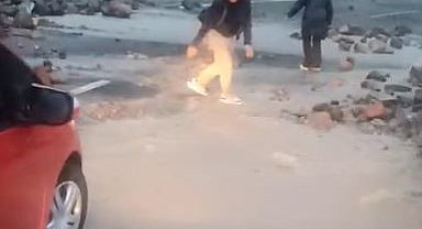 Ardahan-Ardanuç yolunda korkutan heyelan