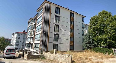 Asansör bakımı için çatıya çıkan işçiler asılı halde ceset buldu