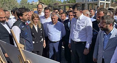 Bakan Kurum: "Devlet olarak afet bölgemizin ayağa kalkması için gereken her türlü mücadeleyi vermeye çalıştık"