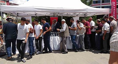 Bingöl'de cuma namazı sonrası 3 bin 500 kişiye aşure ikram edildi