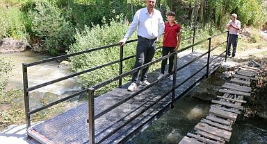 Bitlis'te tehlike arz eden tahta köprü yerine demir köprü yapıldı