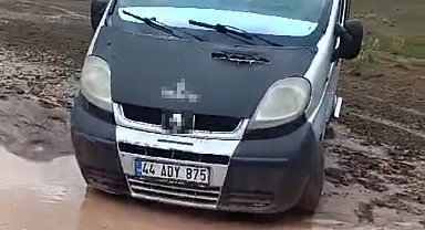 Dağda mahsur kalan baba ve oğlu itfaiye ekipleri tarafından kurtarıldı