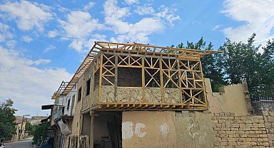 Derende'deki eski otelde restorasyon çalışmaları sürüyor