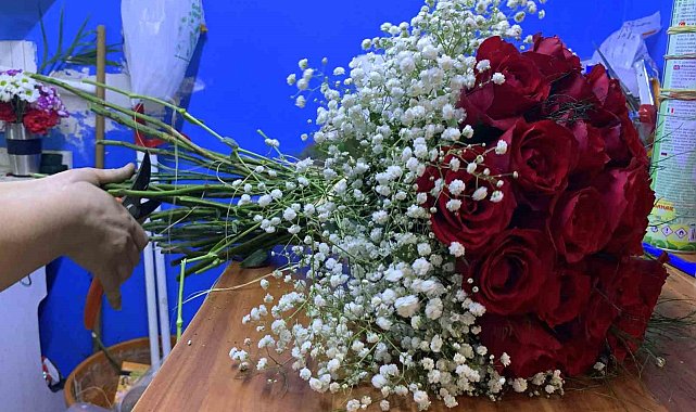 Düğün sezonunun başlamasıyla kız isteme çiçeklerine talep arttı