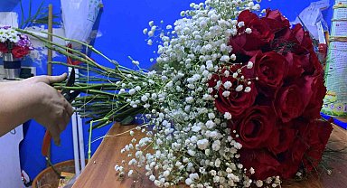 Düğün sezonunun başlamasıyla kız isteme çiçeklerine talep arttı