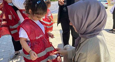 Elazığ'da anaokulu öğrencilerinden yürekleri ısıtan davranış