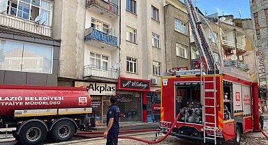 Elazığ'da çatı yangını