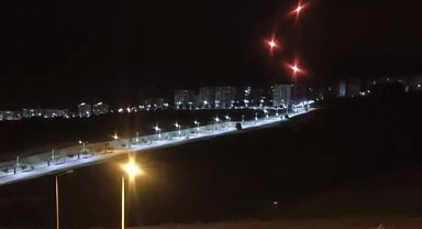 Elazığ'da gökyüzünde ortaya çıkan ışıklar merak uyandırdı