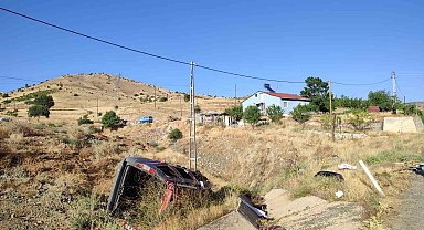 Elazığ'da hafif ticari araç şarampole yuvarlandı: 1 yaralı