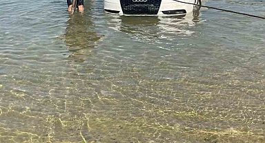 Elazığ'da park halindeki otomobil Keban Barajına uçtu