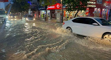 Elazığ'da sağanak etkili oldu, yollar göle döndü