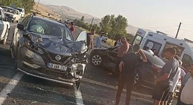 Elazığ'da trafik kazası: 2'si ağır 8 yaralı