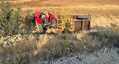 Elazığ'da traktör römorku devrildi