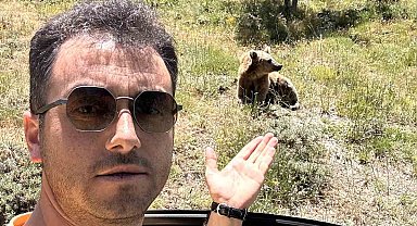 Eliyle beslemek istediği ayının saldırısına uğradı