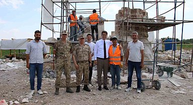 Erciş'te 2011 Van depreminde hasar gören kümbette restorasyon çalışması devam ediyor