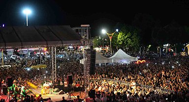 Erzincan Dörtyol; Güler Duman konseriyle doldu taştı