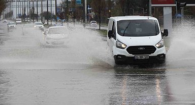 Erzincan'da sağanak yağış etkili oldu