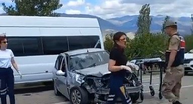 Erzincan'da trafik kazası: 1 ölü, 1 yaralı