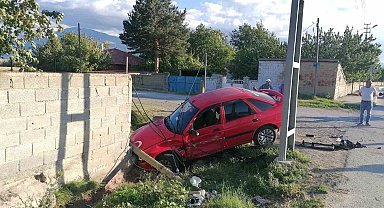 Erzincan'da trafik kazası: 2 yaralı