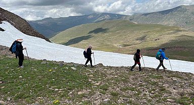 Erzurum'da dört mevsimi yaşatan doğa yürüyüşü