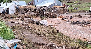 Erzurum'da sağanak yağış sele neden oldu