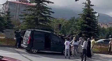 Erzurum'da trafikte "yol verme" kavgası