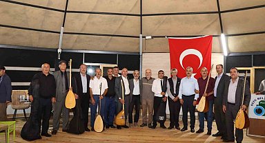 Erzurumlu aşıklar sazları ve sözleriyle coşturdu