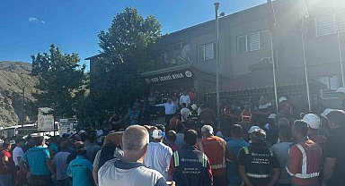 Eti Krom işçileri, çalışma şartlarının düzeltilmesi için eylem başlattı