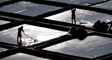 Evliya Çelebi'nin övgüyle bahsettiği alanda 3 bin yıldır su ekip tuz üretiyorlar