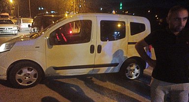 Hafif ticari araç ile motosiklet çarpıştı: 1 yaralı