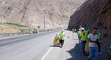 Hakkari-Van kara yolunda çevre temizliği