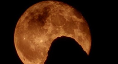 Hakkari'de dolunay güzelliği