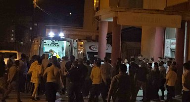 Hakkari'de tır ile minibüs çarpıştı: 4 yaralı