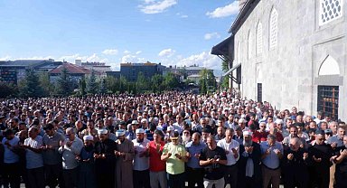Haniye için Erzurum'da gıyabi cenaze namazı kılındı