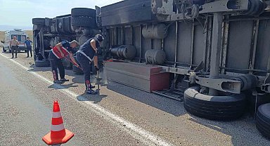 İran tırı kaza yaptı: 1 yaralı