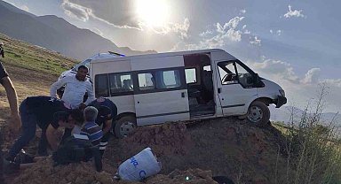 İşçileri taşıyan minibüs kaza yaptı: 5 yaralı