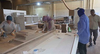 Kadın ustalar mobilya endüstrisinde erkeklere taş çıkarıyor