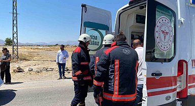 Kamyonet ile otomobil çarpıştı: 3 yaralı